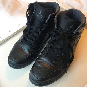 Jordan 1 Mid Black